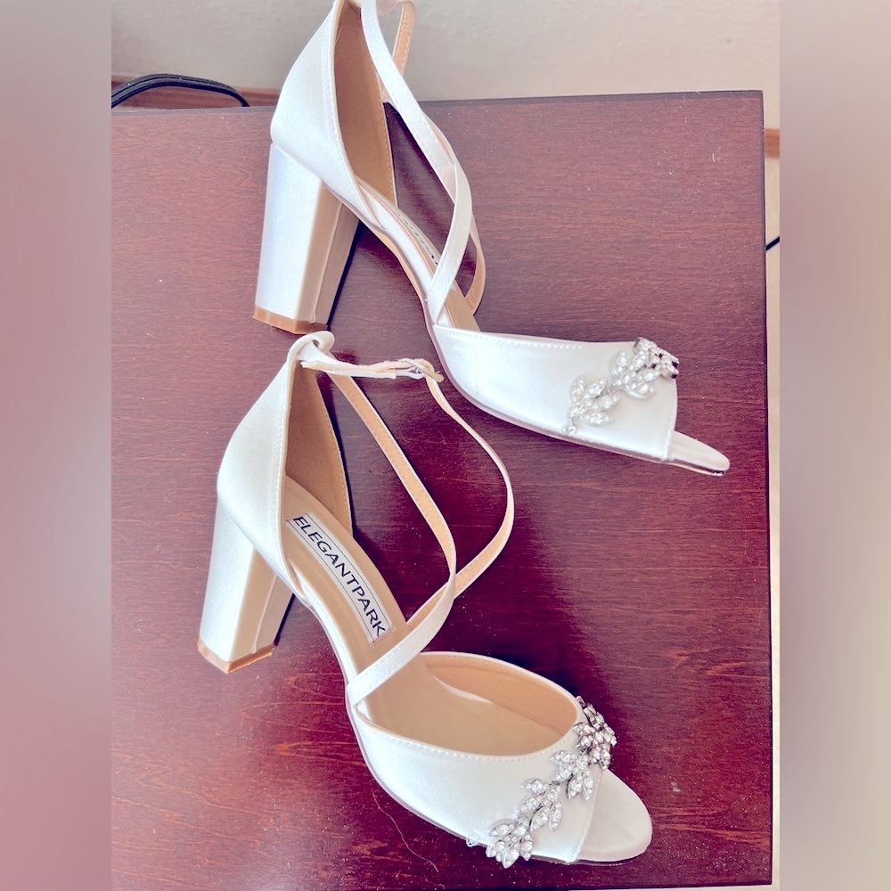 Size 8 Satin Ivory color Elegant 3in heel worn once for wedding